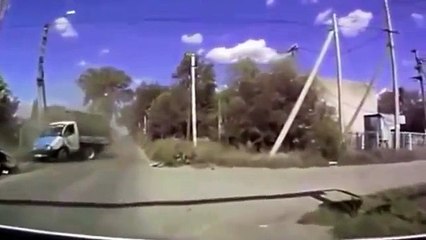 【衝撃映像】　海外自動車事故　衝撃クラッシュシリーズ　決定的