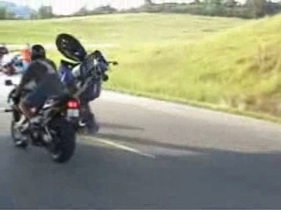 Motos