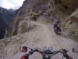 Tour à moto sur la route la plus dangereuse du monde
