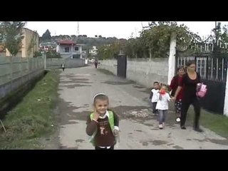 Report TV - Fier, banorët probleme nga kanalet e ujrave të zeza