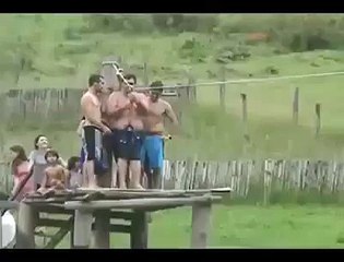 La tyrolienne a failli mal tourner.