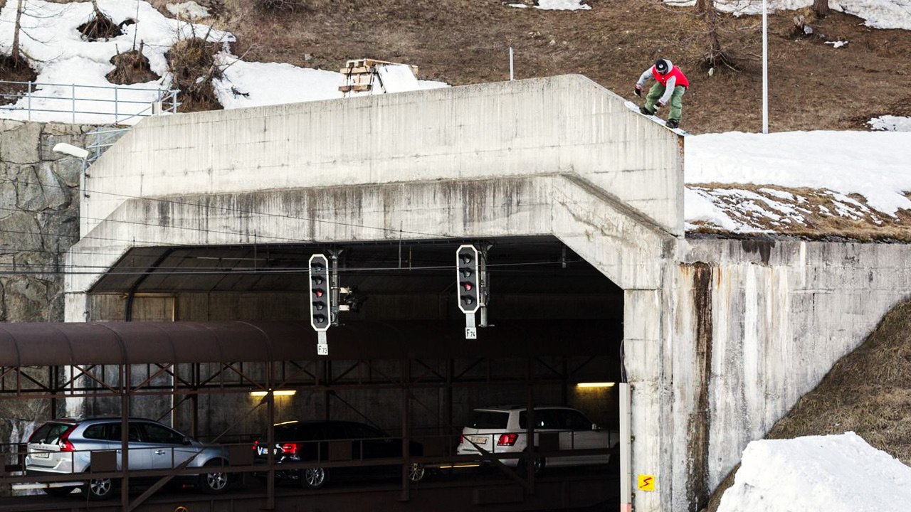 Hammering Street Spots Shift Style