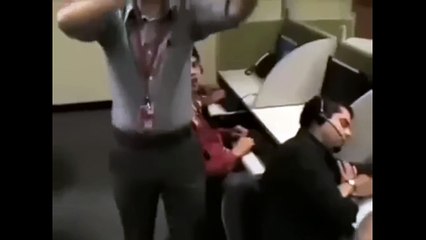 Sen misin iş yerinde uyuyan