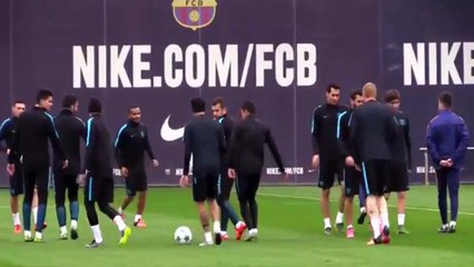 Neymar tente d'inventer des gestes techniques