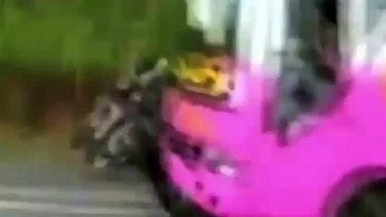 【衝撃映像】　海外自動車事故　衝撃クラッシュシリーズ　決定的