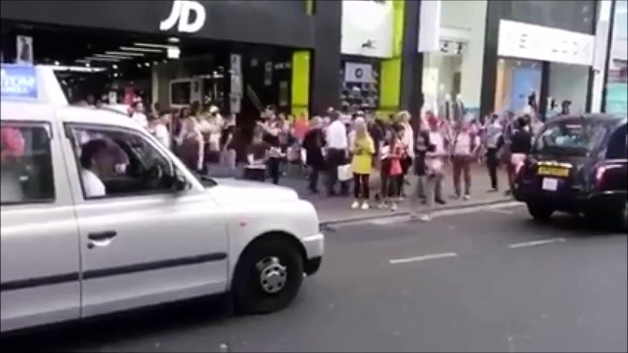 Ce gars est monté sur ressorts... Saut impressionnant