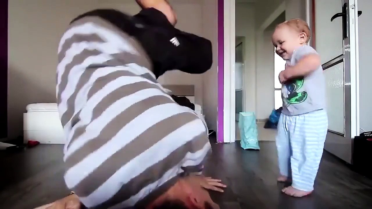 Un papa et son fils font une Battle de danse Hip Hop... Trop mignon