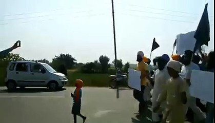 Tải video: Protest against beadvi of guru granth sahib ji (1)