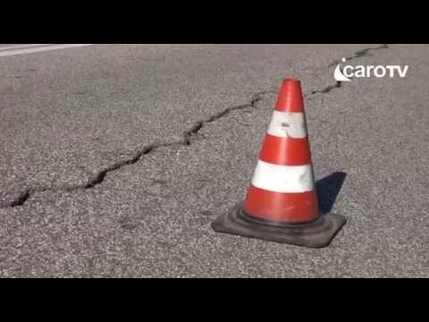 Icaro TV. Si apre una crepa in via Ugo Bassi a Rimini. Strada chiusa