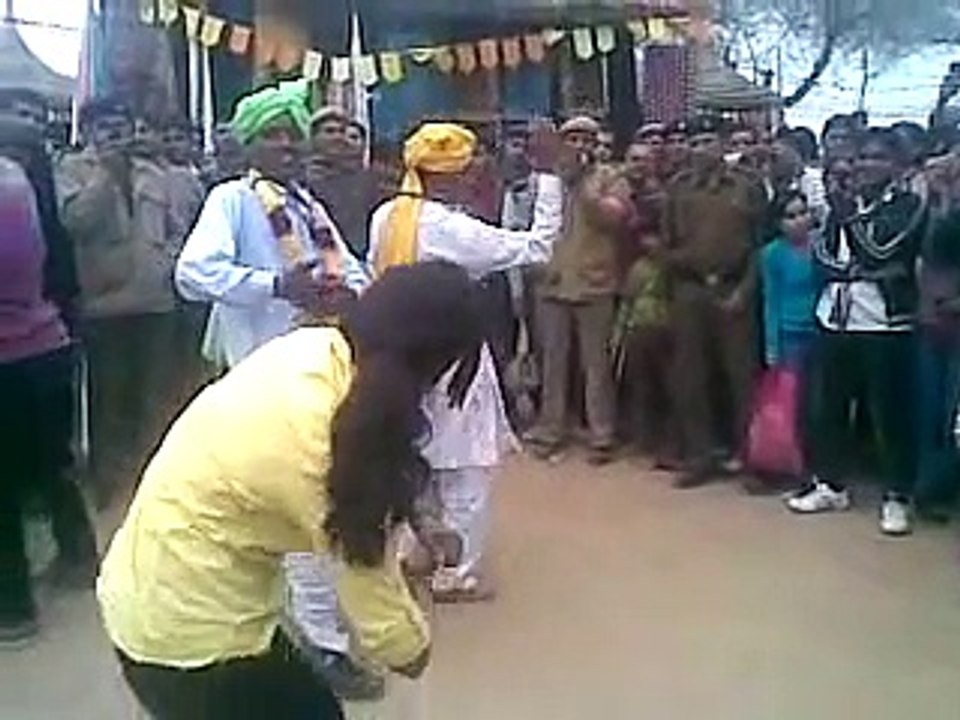DESI GIRL DANCE 2015
