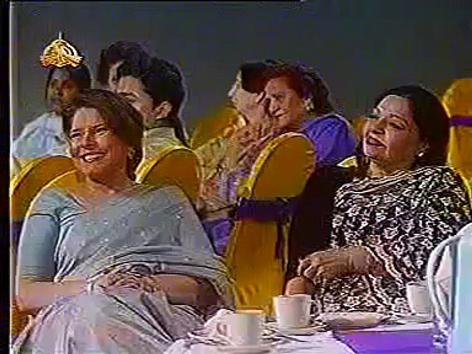 Koi Wada Nihbna Ho Ussay Awaz Deni Ho Usay Wapis Bolna Urdu Poetry