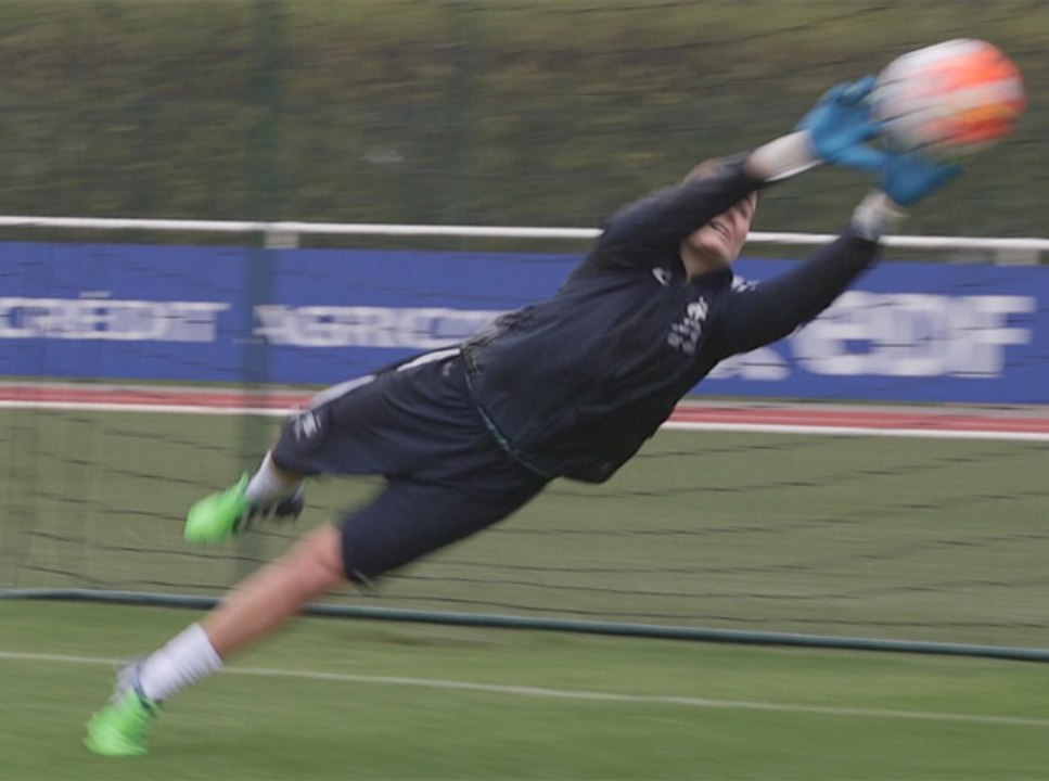 Equipe de France Féminine : l'entraînement des gardiennes de but en 2 mn