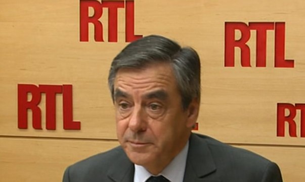 François Fillon : François Hollande est un enfumeur - ZAPPING ACTU DU 20/10/2015