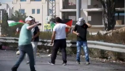 Jets de pierres, gaz lacrymogènes, balles en caoutchouc et canons à eau, les heurts persistent en Cisjordanie