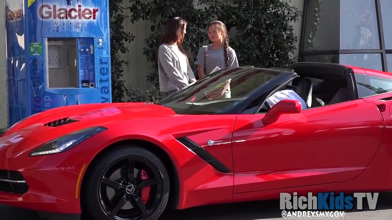 2 Guys Picking Up Girls With Same Car But Different Color