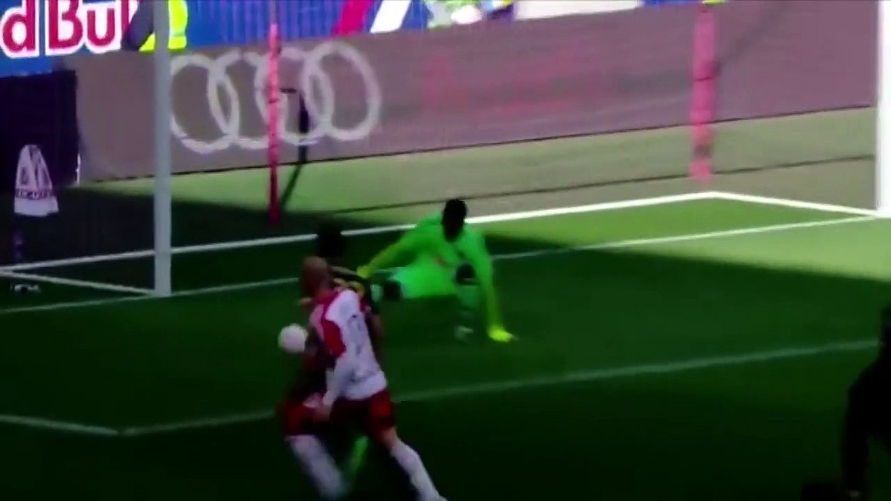 Zap Foot du 20 octobre : Neymar invente un nouveau geste, le but le plus rapide de l'histoire de la MLS, un gardien se prend pour Neuer mais rate le ballon.