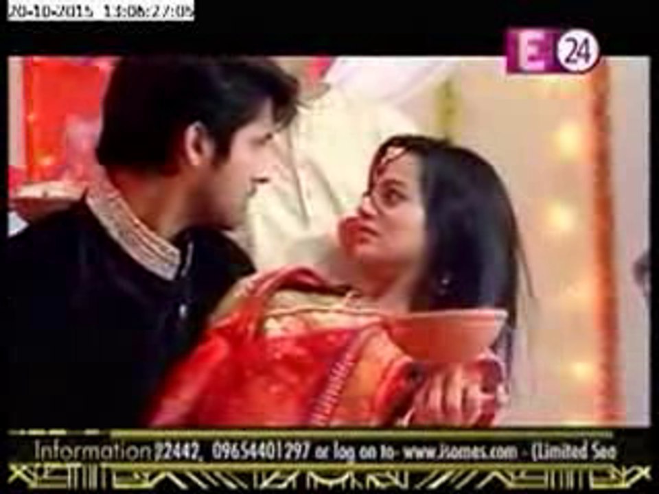 Ragini Ne Giraya Swara Ko Jisse Swara Gir Kar Padi Laksh Ki Baahon Mein - 20 October 2015 - Swaragini