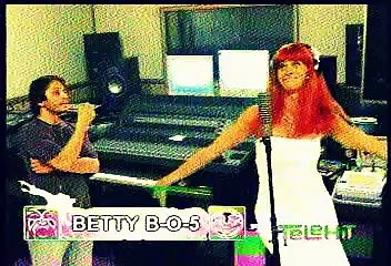 BETTY BO5  GRABANDO SU DISCO