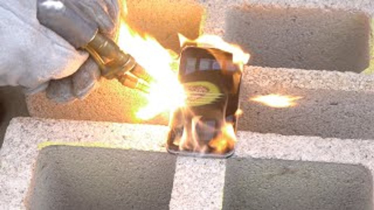 iPhone 6 Meets 6000ºF Torch Test!