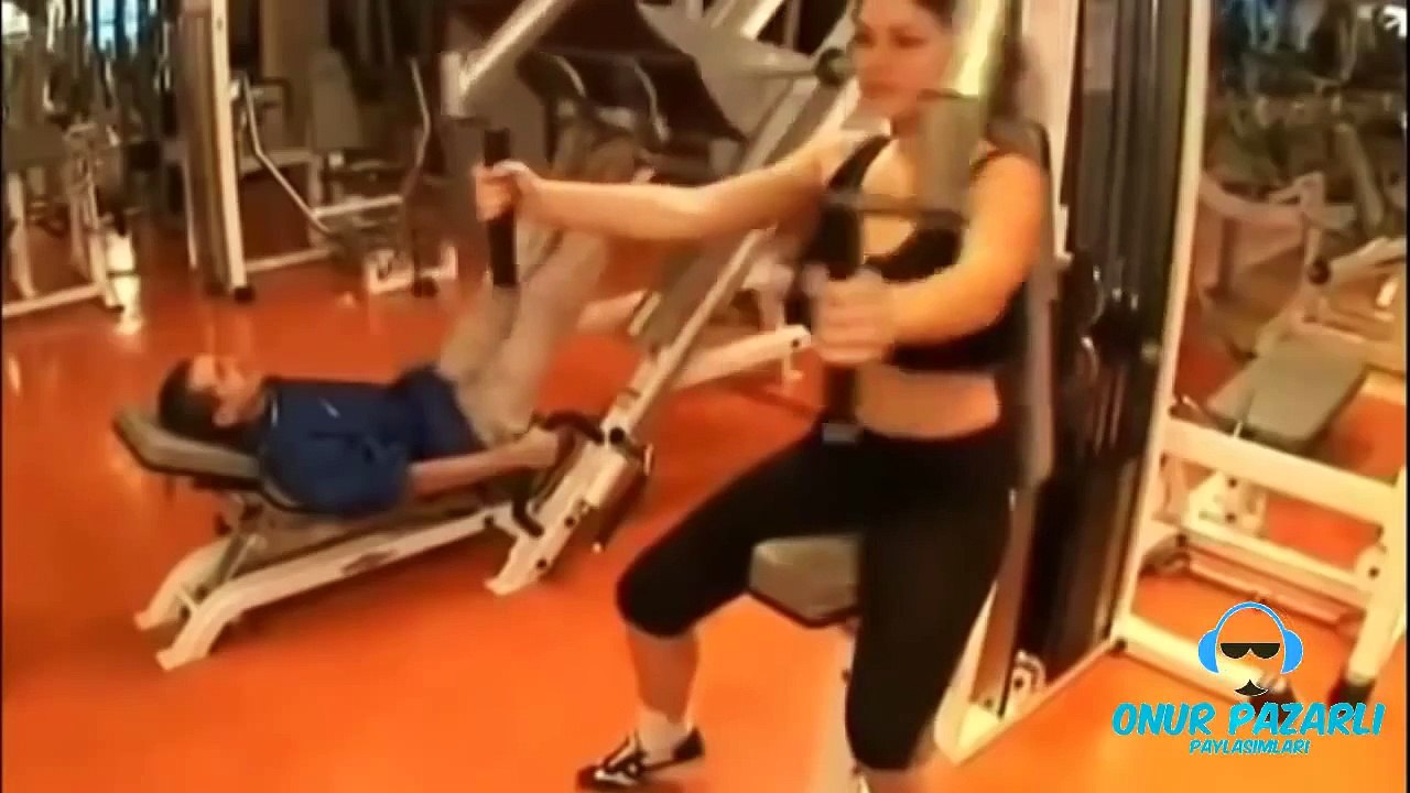 Spor salonunda açılan Meme şakası (HD)