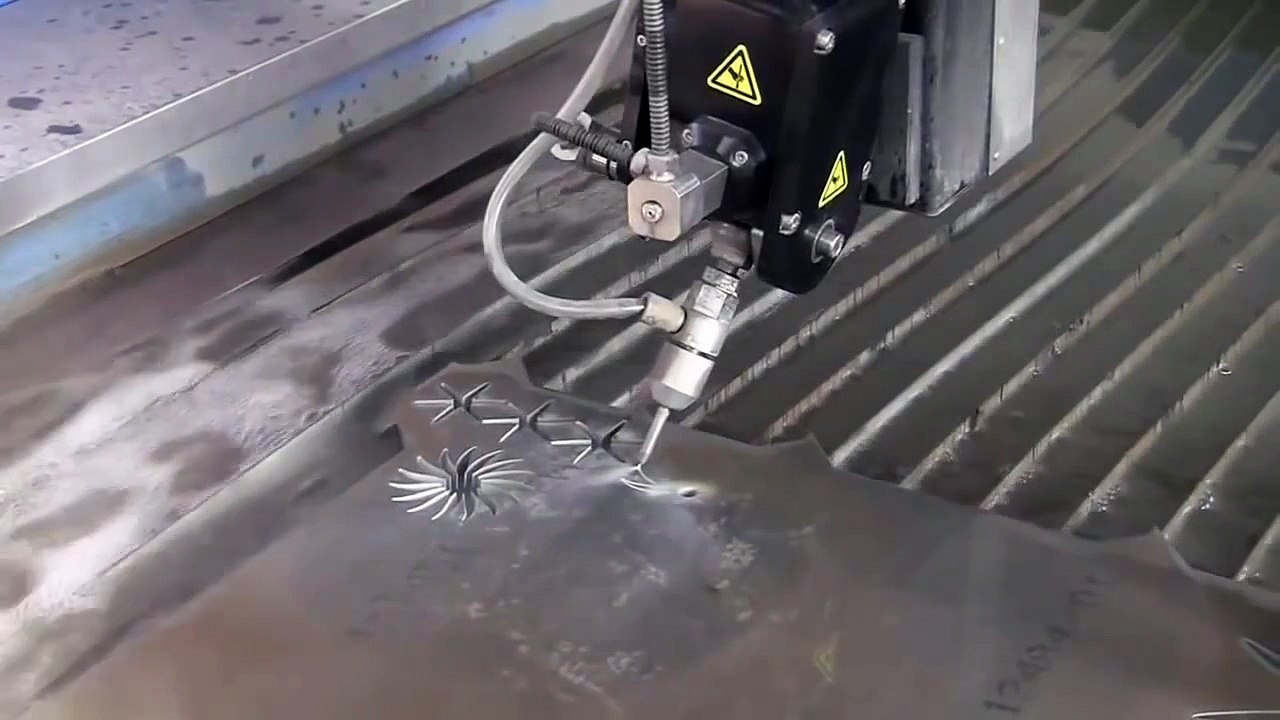 Découpage artistique de métal au jet d'eau