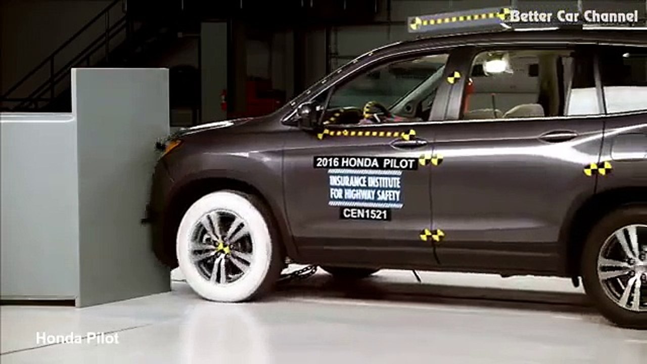 [CRASH TEST] 2016 Honda Pilot vs Toyota Highlander