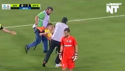 Sideline medical team makes things 10 times worse by dropping an injured player