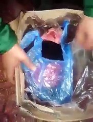 العثور علي رضيع يبكي وسط كرتونة في مكب الزبلة في مدينة آسفي بالمغرب