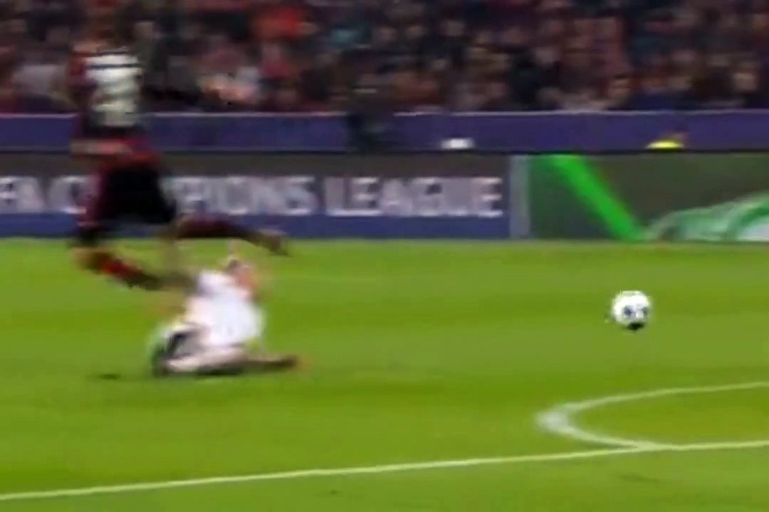 Miralem Pjanic Goal _ Leverkusen vs AS Roma 2-3