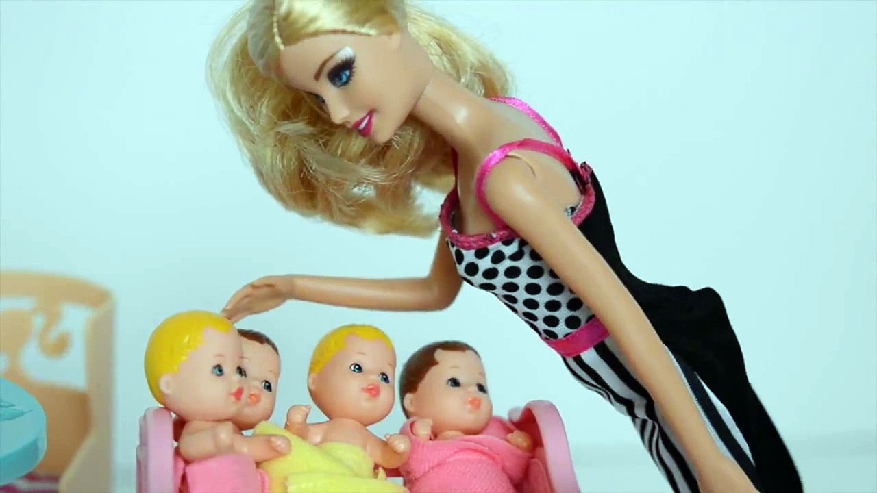 Barbie Mari e Ryan Escolhendo os Nomes dos 4 Bebes Gemeos!!! Em Portugues [Parte 7] Tototo