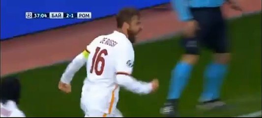 Goal Daniele De Rossi 2:2 . Bayer 04 Leverkusen vs As Roma . 20-10-2015