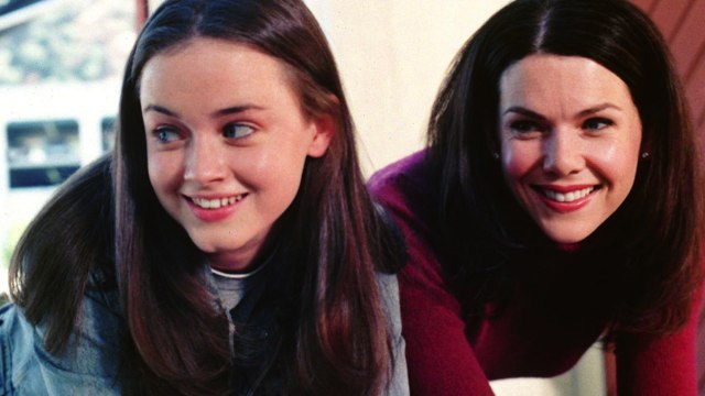 Netflix Is Bringing Gilmore Girls BACK! | What's Trending Now