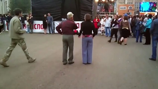 Есть такие бабки в 20 лет, от занудства их спасенья нет… А есть...