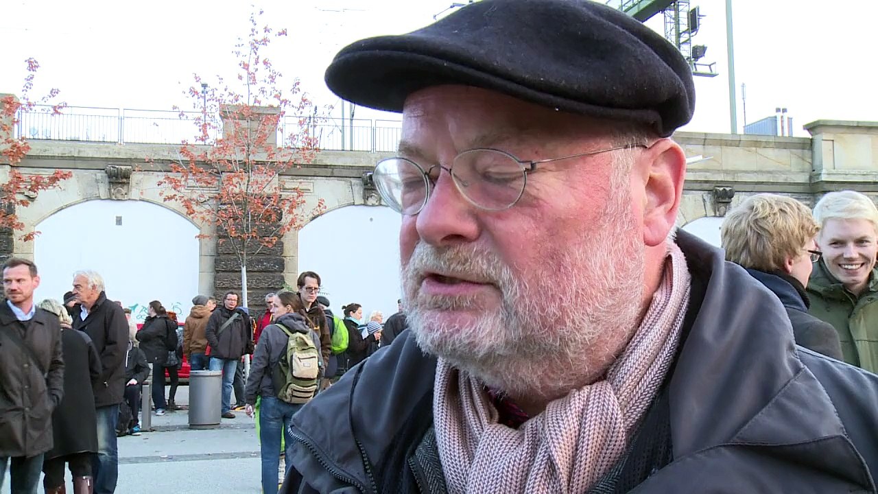 Pegida-Jahrestag: Zehntausende Anhänger und Gegner in Dresden