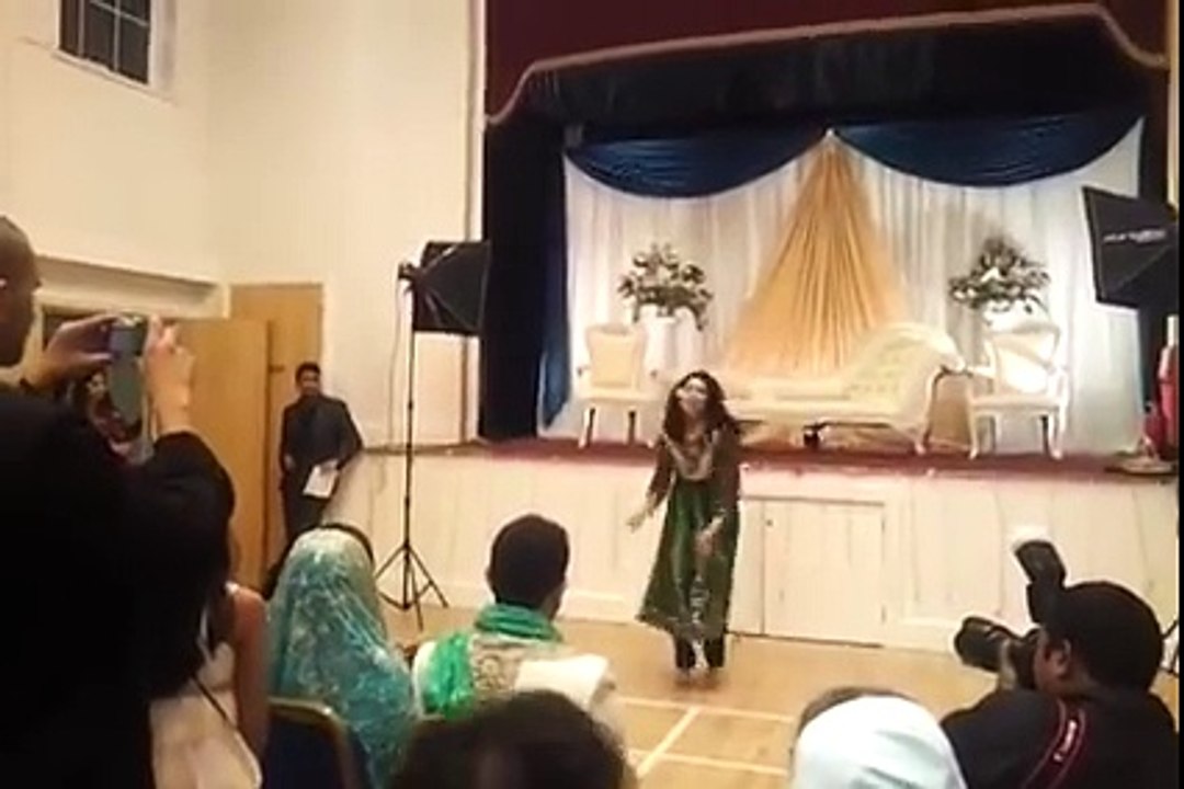 hot girl dance on wedding