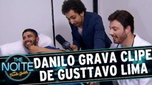 Murilo Couto acompanha gravação do clipe de Gusttavo Lima, com Danilo Gentili