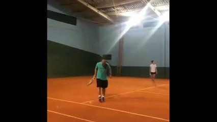 Alex tenis topu ile şov yaptı!
