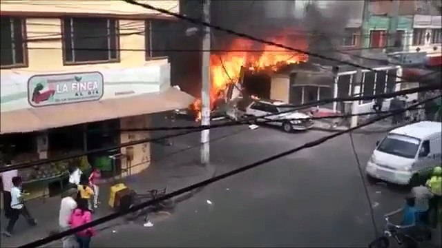 SHOCKING VIDEO, 5 killed as plane crashes, in residential area of Bogota