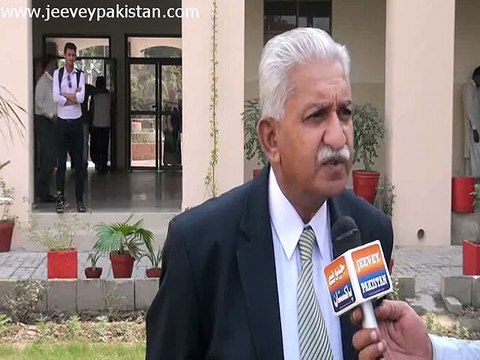 Sheikh Parvez talked with Shakeel Farooqi at University of Education Lahore