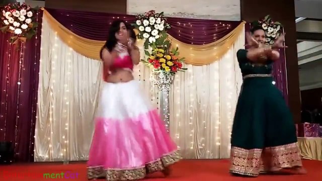 Dhol-BAjay -Indian-Wedding-Beautiful-Girls-Awesome-Dance