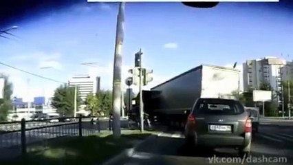 【海外衝撃映像】自動車事故の恐怖！！　観覧注意　投げ出され