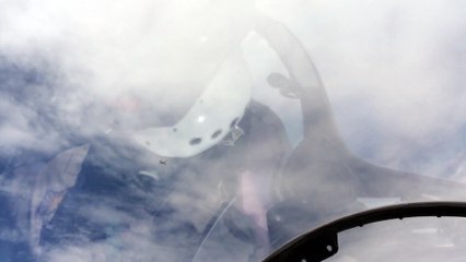 Un jet de combat russe passe pret d'un drone américain dans le ciel de la Syrie