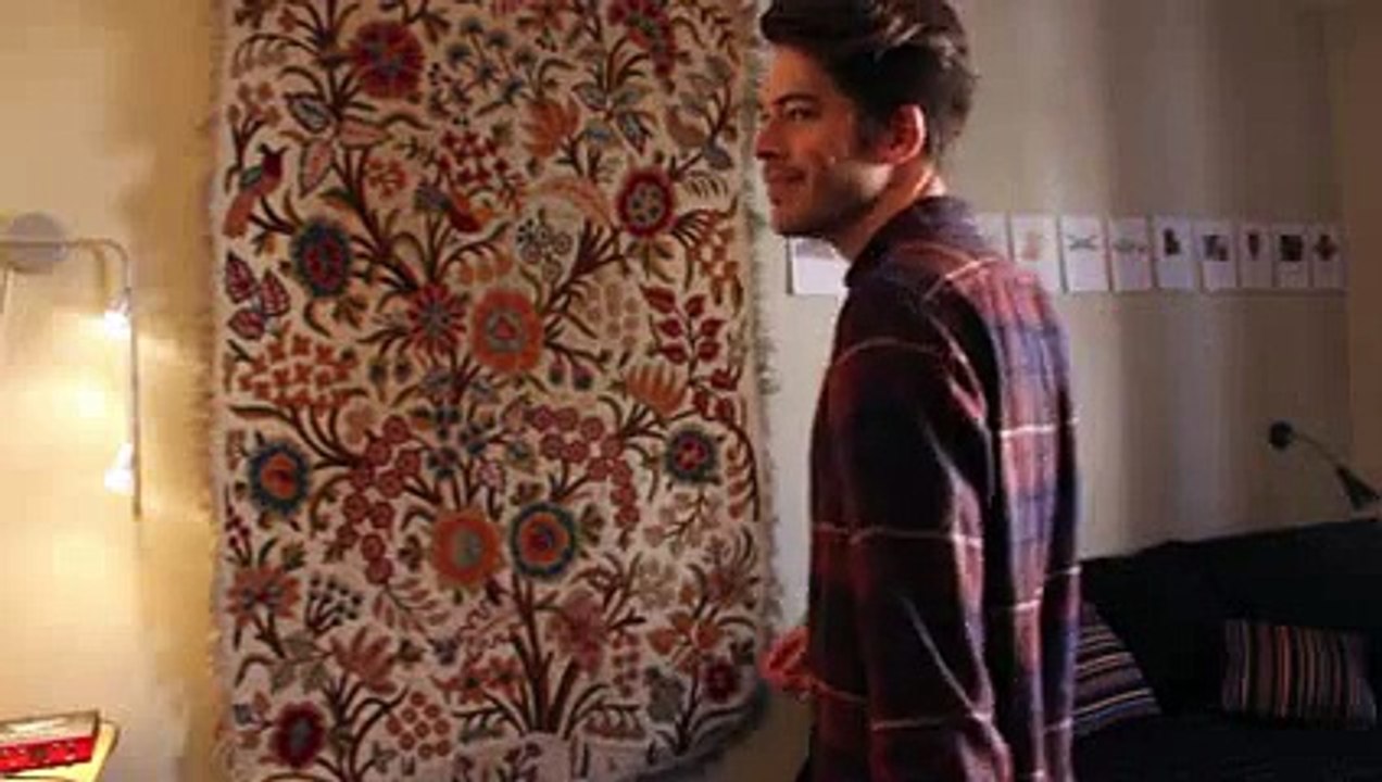 Finger snapping Super Mario