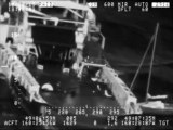 En péril, un navigateur français et son chat sautent sur le bateau de secours