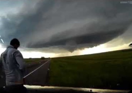 Dramatic Timelapse Footage Shows Supercell Tornado Touching Down in Colorado
