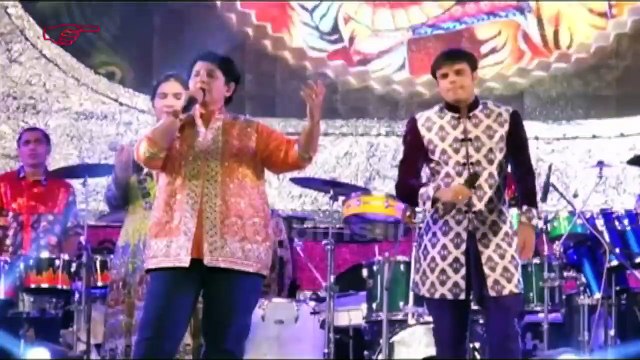 Shahid & Alia Have Some Dandiya Fun With Garba Queen Falguni Pathak