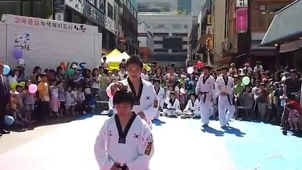 Spinning Kick Demonstration Goes Wrong - -by Funny Videos Collection