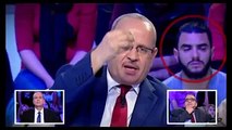 في تونس حتى واحد ما ياكلها بالساهلحتى الجمهور في البرامج التلفزيةرغم انه يُخلص تاعب ياسر