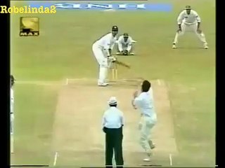 Télécharger la video: WASIM AKRAM is ANGRY - shit umpiring