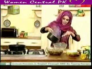 cooking, Mix Daal Ke Dahi Baray and Chutney Waley Aloo_clip2